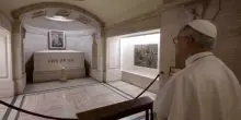 La visita di Leone ai predecessori. Rotti i sigilli: verso il "trasloco" al Palazzo Apostolico