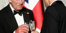 Re Carlo invita Macron: dormirà al castello di Windsor con Brigitte