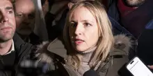 "Avanti senza paura". Sardone nel mirino dei centri sociali: cosa scrivono sui muri