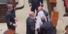 Referendum, Magi espulso dalla Camera: si è presentato vestito da fantasma | VIDEO