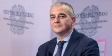 Fazzolari punge Macron per la retromarcia: “Niente truppe Ue? Bene il ripensamento”