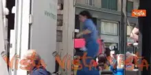 Bonelli, Landini, Schlein e Fratoianni leggono articoli della Costituzione in piazza contro l'odio