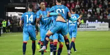 Cagliari-Venezia 3-0, i sardi festeggiano la salvezza