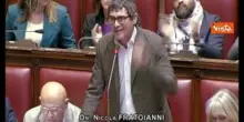 I deputati di Avs mostrano le bandiere della Palestina in Aula, Rampelli toglie parola a Fratoianni