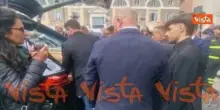 Funerali del pugile Nino Benvenuti, gli applausi all'uscita della bara