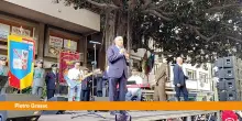 Strage di Capaci, Grasso legge i nomi delle vittime all'albero Falcone