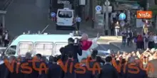 Papa Leone XIV lascia in papamobile la Basilica di San Giovanni in Laterano a Roma