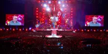 "Napoli mi abbraccia sempre come una mamma". 100.000 allo Stadio Maradona per Gigi D'Alessio