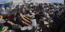 “Abbandonato il percorso prestabilito”. Altri morti a Gaza durante la distribuzione degli aiuti