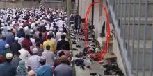 Gesù coperto con un telo: la preghiera islamica è un oltraggio