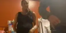 È bufera per il video del ballo di Harry e Meghan: "Folle, titoli reali rimossi"