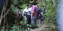 Orrore nel parco, cadavere di donna chiuso in un sacco vicino alla bambina