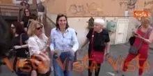 Referendum 8 e 9 giugno, la segretaria del Pd Elly Schlein arriva al seggio per votare