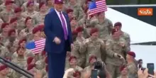 Trump balla sulle note di Ymca tra le truppe a Fort Bragg per 250esimo anniversario nascita esercito