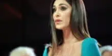 "Sono single e casta". Belen al mare è una bomba sexy
