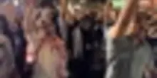 A Teheran folla in festa dopo lancio di missili Iran contro Israele