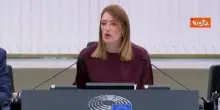 Metsola (Parlamento Ue) augura happy birthday a Kaya Kallas alla sessione plenaria del Parlamento Ue