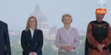 Von der Leyen e Meloni nella foto di famiglia con i leader del vertice Piano Mattei a Villa Pamphilj
