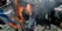 Teheran, migliaia in piazza contro Israele e Usa, bruciate bandiere