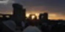 Migliaia di persone a Stonehenge per il solstizio d'estate