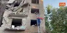 Guerra in Ucraina, operazioni di soccorso a Kiev dopo l'attacco russo avvenuto nella notte