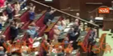 Meloni: Io Presidente del Consiglio dell'Italia, una Nazione che conta. Standing ovation maggioranza