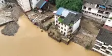 Piogge torrenziali nel sud ovest della Cina, evacuate 80 mila persone