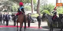 Mattarella accolto dal cane Briciola alla Scuola Ufficiali Carabinieri