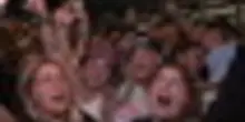 Gli Oasis ricominciano da Cardiff, fan in delirio per il primo concerto