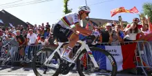 Pogacar fa 100 al Tour, Van der Poel resta maglia gialla