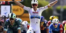Merlier beffa Milan in volata, Pogacar resta leader del Tour