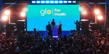 “glo for music”, a Napoli esibizione live a sorpresa dei Coma Cose
