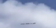 Contestazione nei cieli: sull'aereo il messaggio volante per Lotito