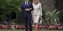 Brigitte "era un uomo". I Macron portano l'influencer della bufala in tribunale