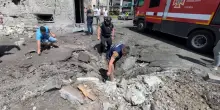 Bombe sulla città ucraina di Kharkiv, tra i feriti anche bambini