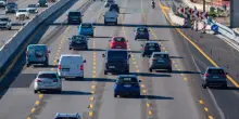 Scatta l'esodo estivo: weekend da bollino nero, strade e autostrade più trafficate