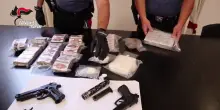 Armi e droga tra le pizze, tre arresti nel trapanese