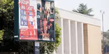 Il Comune di Roma censura i manifesti della Lega sulla Sicurezza: "Stereotipi etnici"