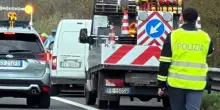 Entra in autostrada contromano: schianto tremendo, 4 morti e traffico in tilt