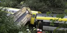 Bilancio da incubo per l'incidente del treno in Germania. La terribile ipotesi sul disastro