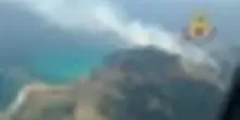 Vasti incendi a Villasimius, chiusa spiaggia di Punta Molentis