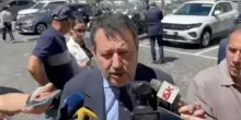 Manifesti censurati a Roma, Salvini: "Allucinante". E il caso finisce in Procura