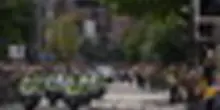 In migliaia a Birmingham per il corteo funebre di Ozzy Osbourne