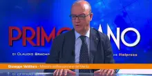 Valditara "Divieto di smartphone alle superiori per tutelare ragazzi"