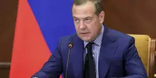 "Se reagisce così abbiamo ragione". Medvedev provoca Trump