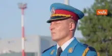 Il Presidente Repubblica di Serbia Vucic dona un mazzo di fiori a Meloni al suo arrivo a Belgrado
