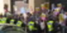 Tensioni a Londra fra manifestazione anti-immigrati e gruppi "antifa"