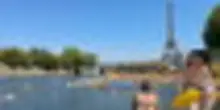 Caldo estremo a Parigi, "va a ruba" il bagno nella Senna