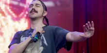 Tommy Cash, altro "tarocco" italiano: la nuova canzone tra mortadella e tarantella