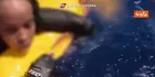 Naufragio a Lampedusa, le immagini dei soccorsi ai migranti